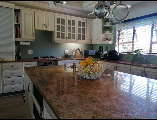 6 BEDROOM HOUSE FOR SALE IN MEER EN SEE